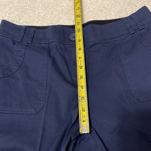 Counterparts Bermuda shorts 6. 2 front overlay pockets and two pockets in back. - Picture 5 of 8